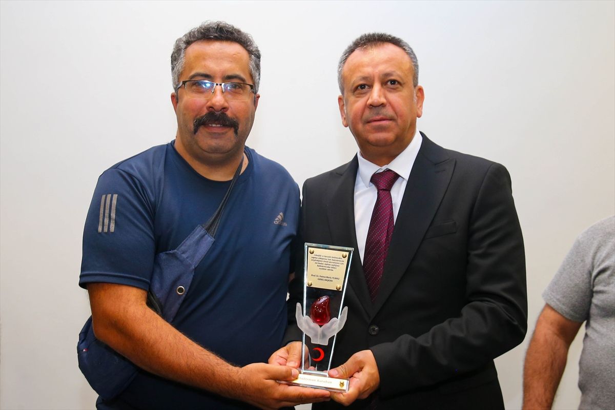 Uşak\'ta 20 Kahramana Kan Bağışı Plaque Töreni