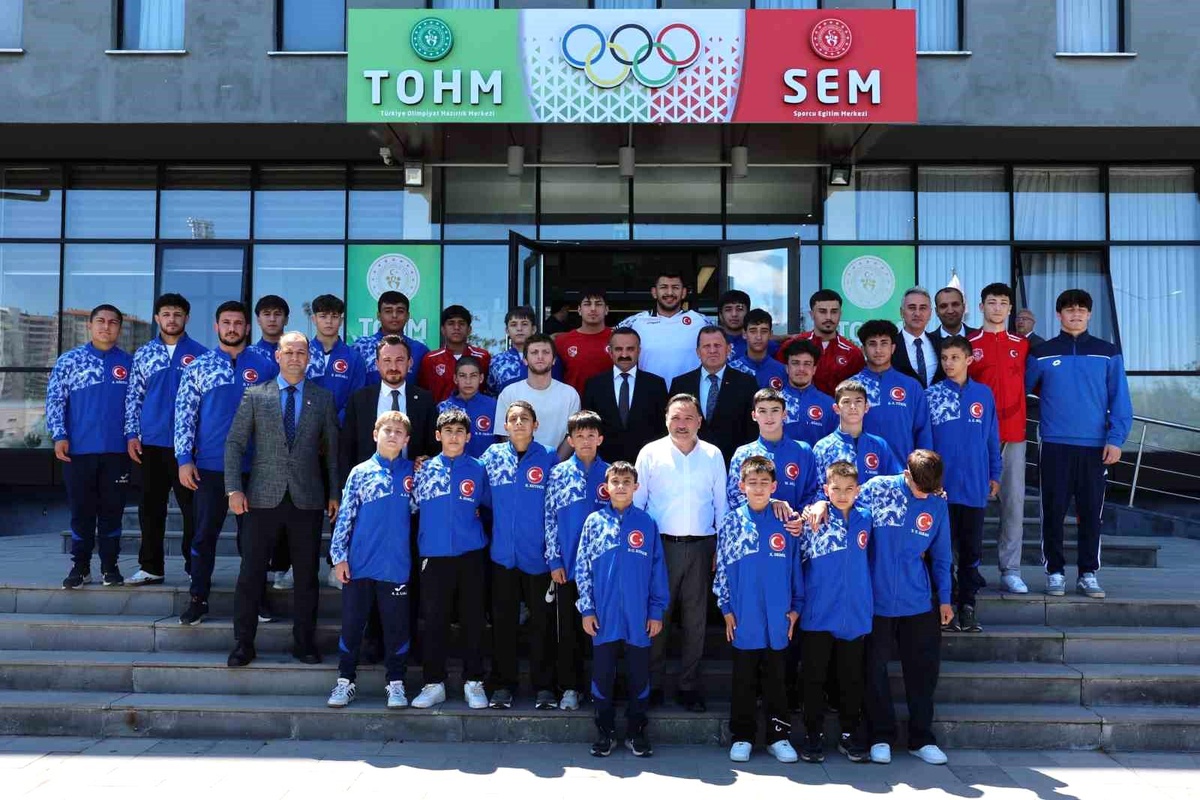 Vali Çiçek\'ten Gençlik ve Spor Ziyareti