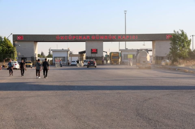 Vali Kalaylı Öncüpınar Gümrük Kapısı'nda incelemelerde bulundu