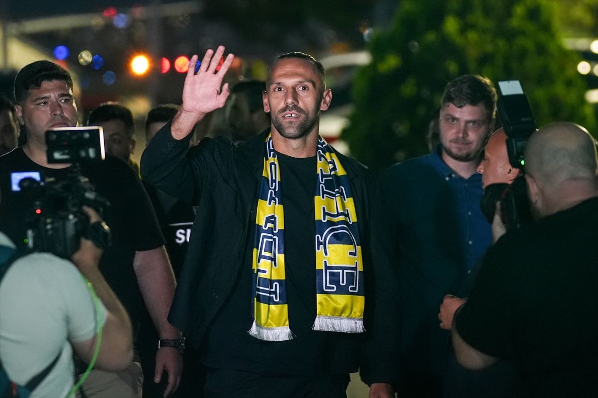 Vedat Muric İstanbul\'a Geldi