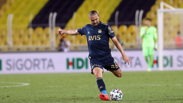 37 yaşındaki Caner Erkin futbolu bıraktı