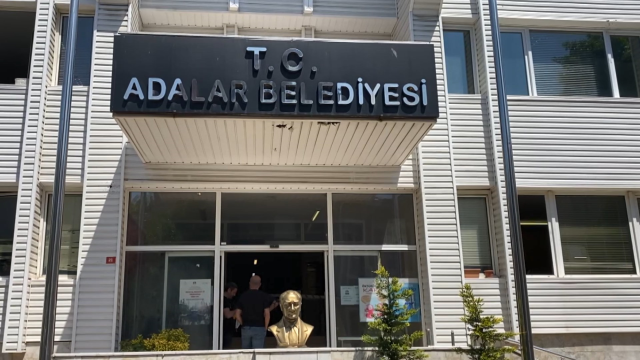 <a class='keyword-sd' href='/adalar-belediyesi/' title='Adalar Belediyesi'>Adalar Belediyesi</a>'ne operasyon! Belediye başkanı dahil 41 kişi gözaltına alındı