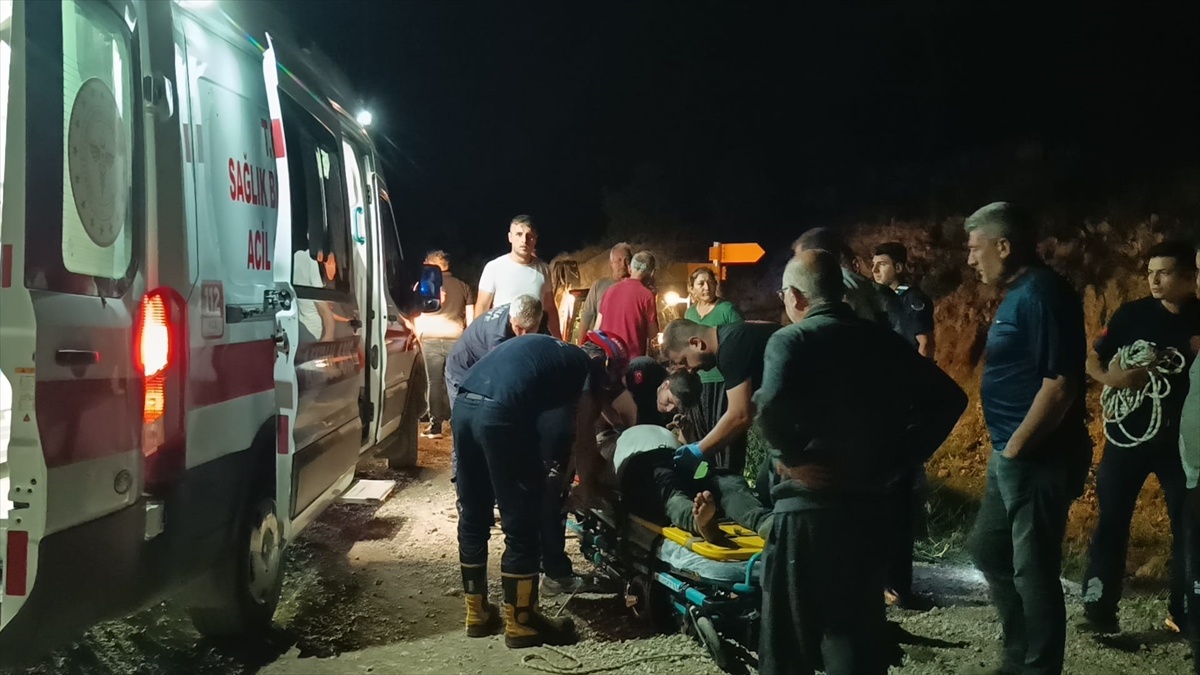 Kozan\'da Uçuruma Yuvarlanan Araçta Sürücü Yaralandı