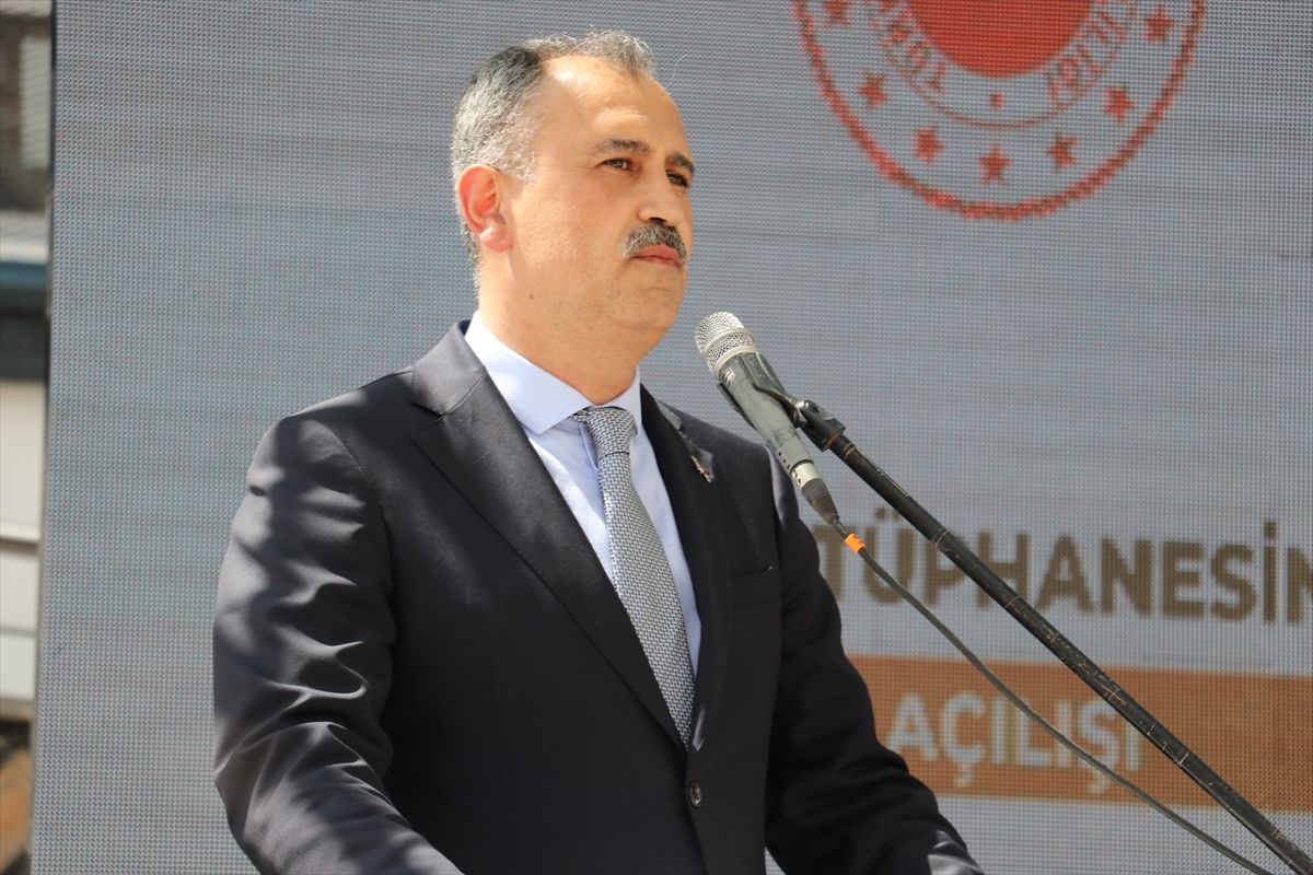 Ağrı\'da 14 kütüphane açıldı, okul temeli atıldı
