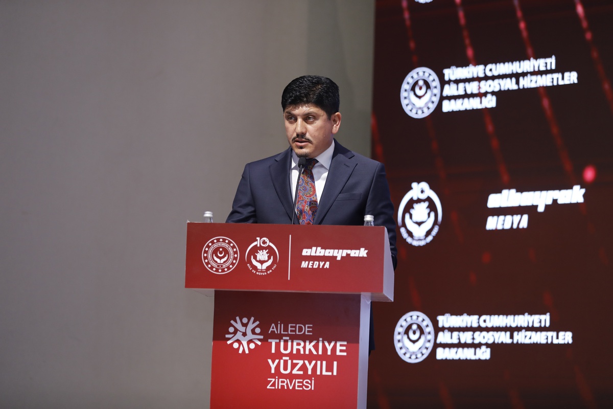 Aile ve Sosyal Hizmetler Bakanı Göktaş, \'Ailede Türkiye Yüzyılı Zirvesi\'nde konuştu