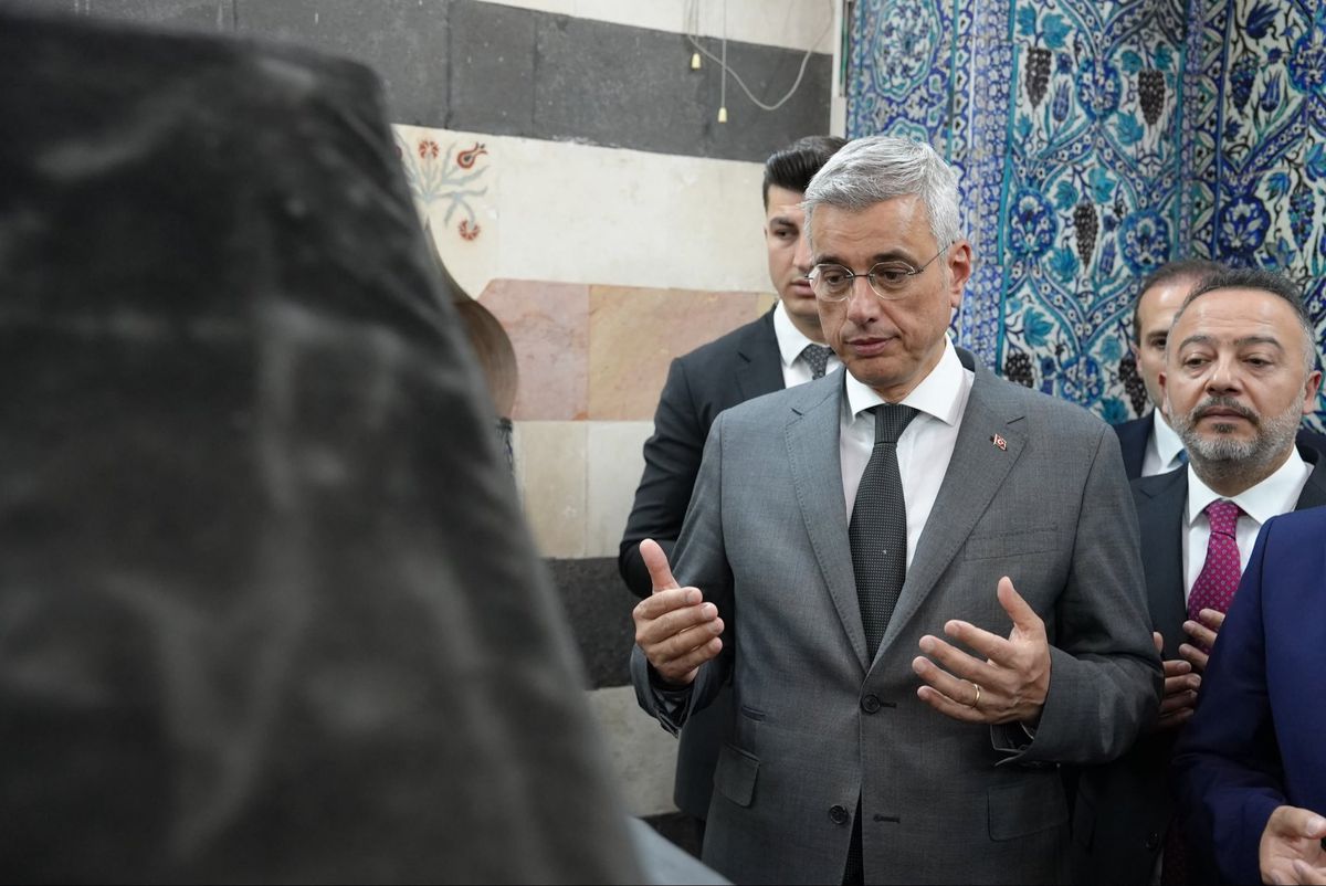Bakan Memişoğlu\'ndan Şam\'da cuma namazı