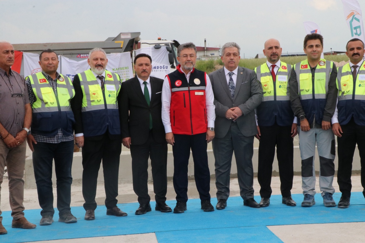 Bakan Yumaklı Jeotermal Tesiste İncelemelerde Bulundu