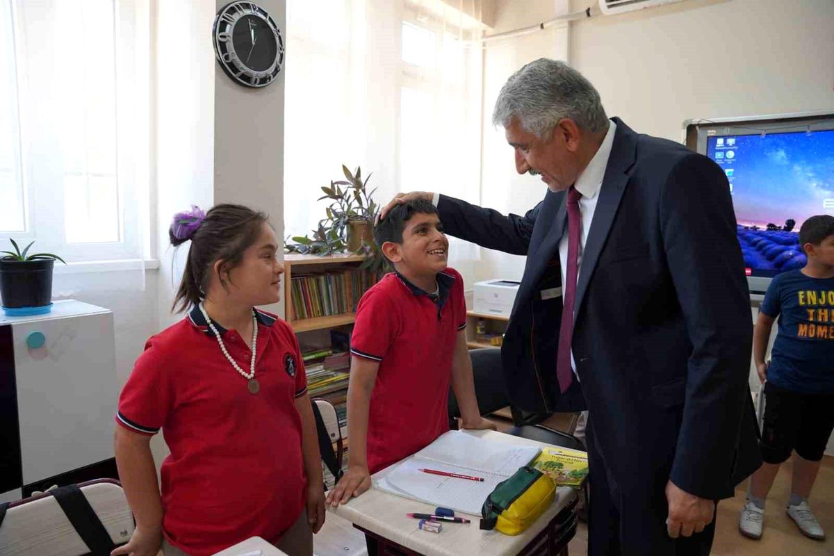 Başkan Hallaç\'tan özel öğrencilere anlamlı ziyaret