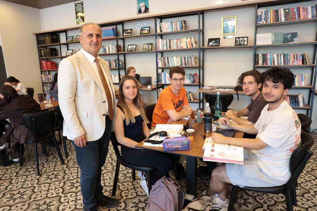 Başkan Kaya\'dan YKS öncesi öğrencilere moral ziyareti