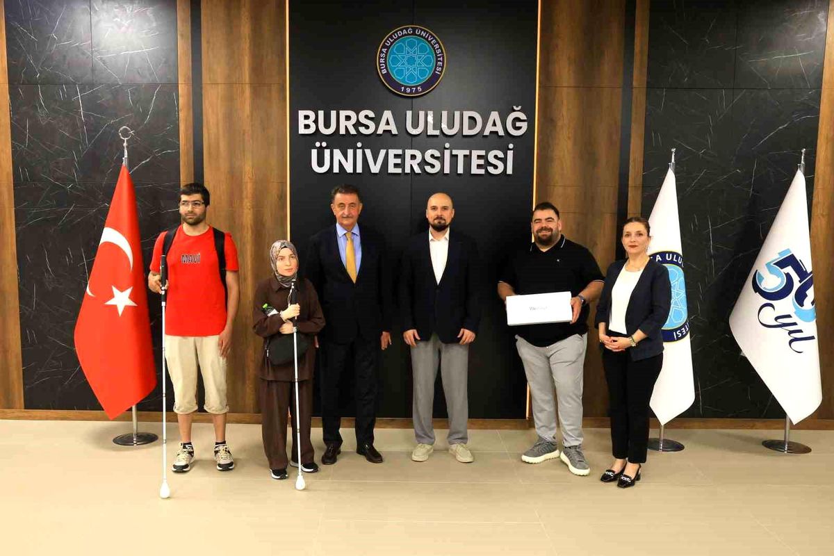 Görme Engellilere Akıllı Baston Desteği