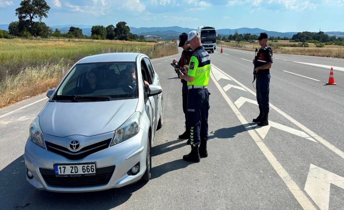 Çanakkale\'de Trafik Denetimleri: 16 Araç Men Edildi
