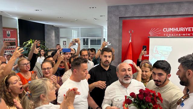 CHP'nin kalesi İzmir'de tansiyon çok yüksek! İki grup birbirine girdi