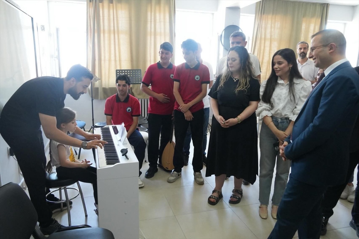 Cizre\'de Müzik Atölyesi Açıldı