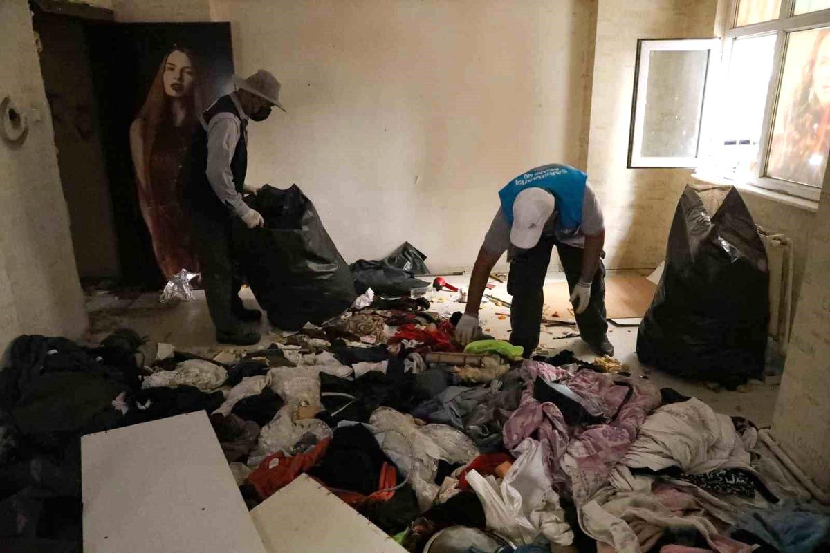 Diyarbakır\'da bir evden 3 kamyon çöp çıkartıldı
