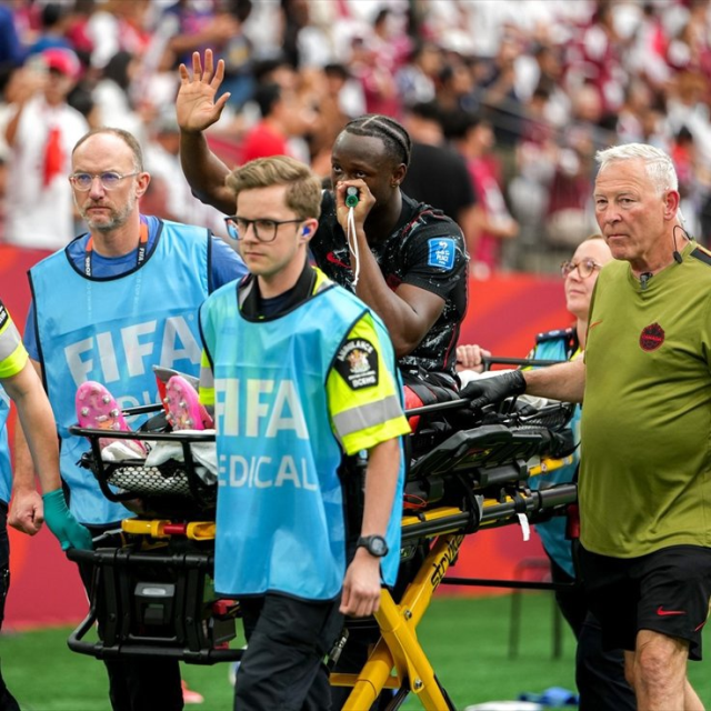Dünya Kupası'nda büyük şok! Yıldız futbolcunun ayağı kırıldı