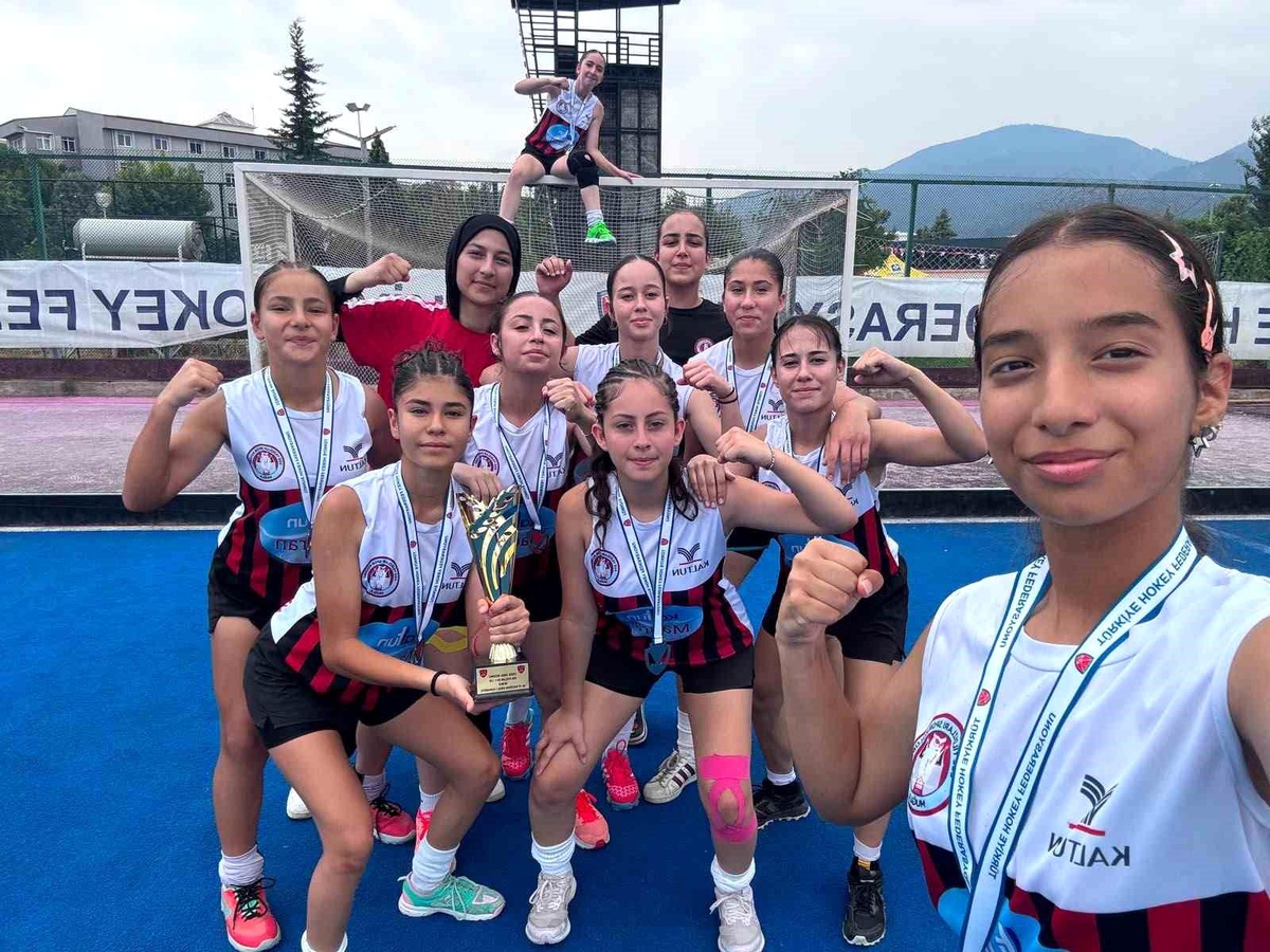 Ege Yıldızları'nın Hokey Başarısı