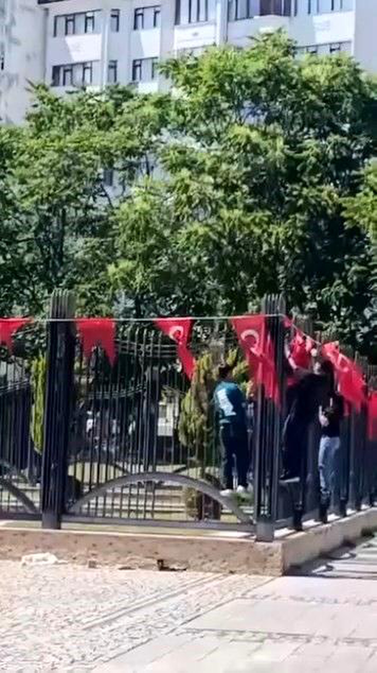 Çocuklardan Bayrak Duyarlılığı