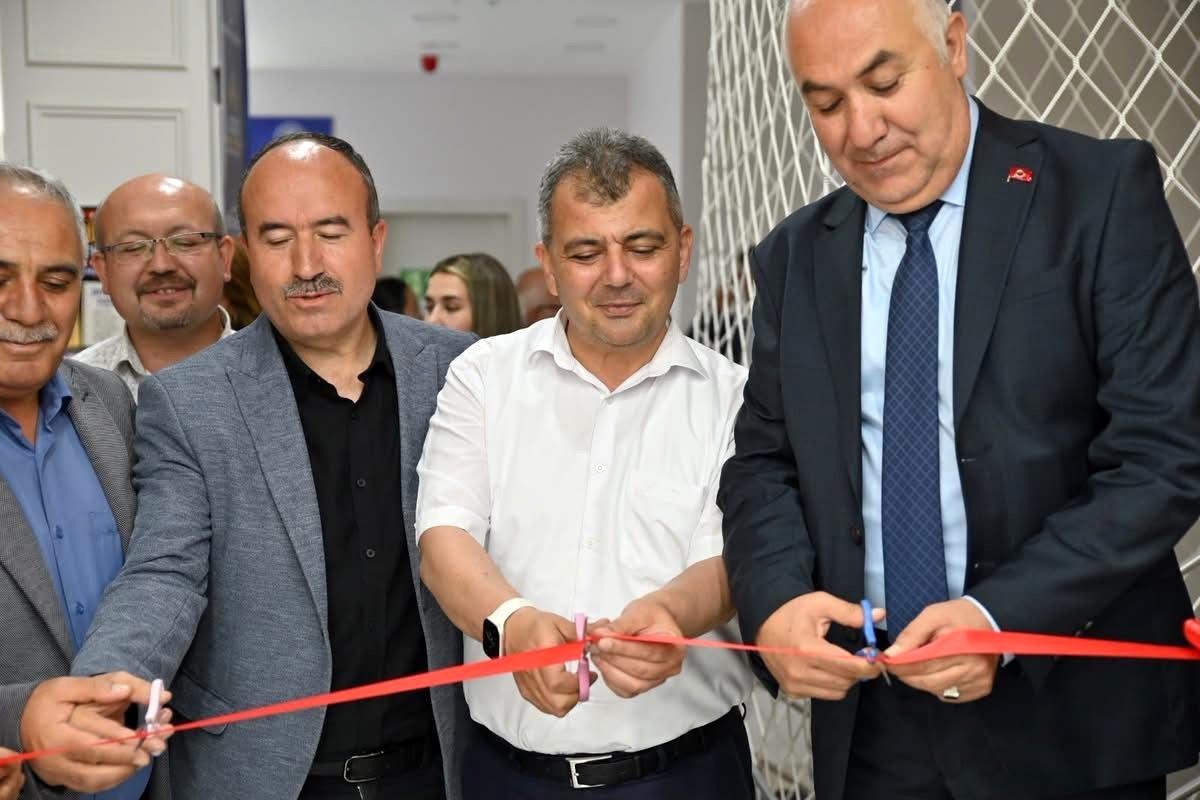 Mithatpaşa Ortaokulu\'nda Tiyatro ve Sergi Coşkusu