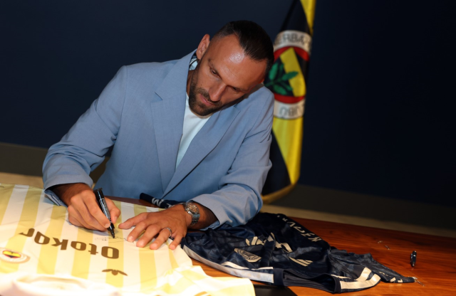 Fenerbahçe'de Vedat Muriqi ile 3 yıllık imza! İşte ilk sözleri
