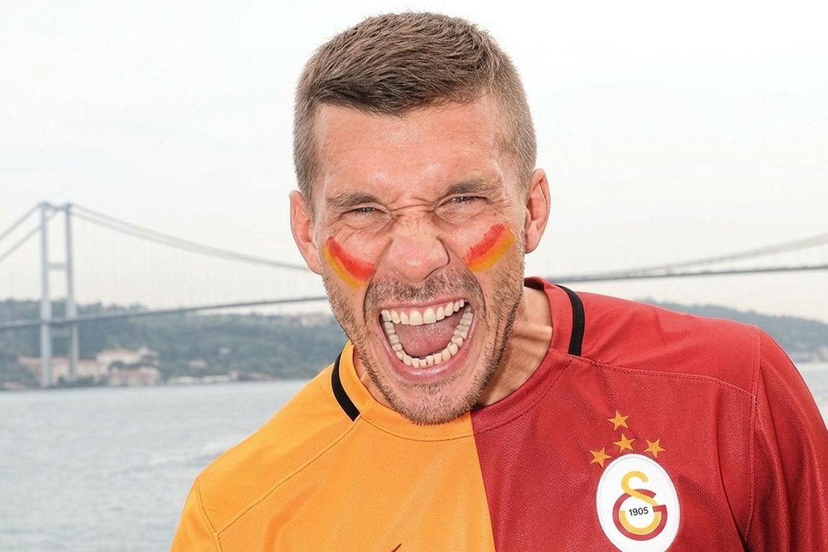 Fenerbahçe\'nin rakibi olan Podolski\'den flaş paylaşım
