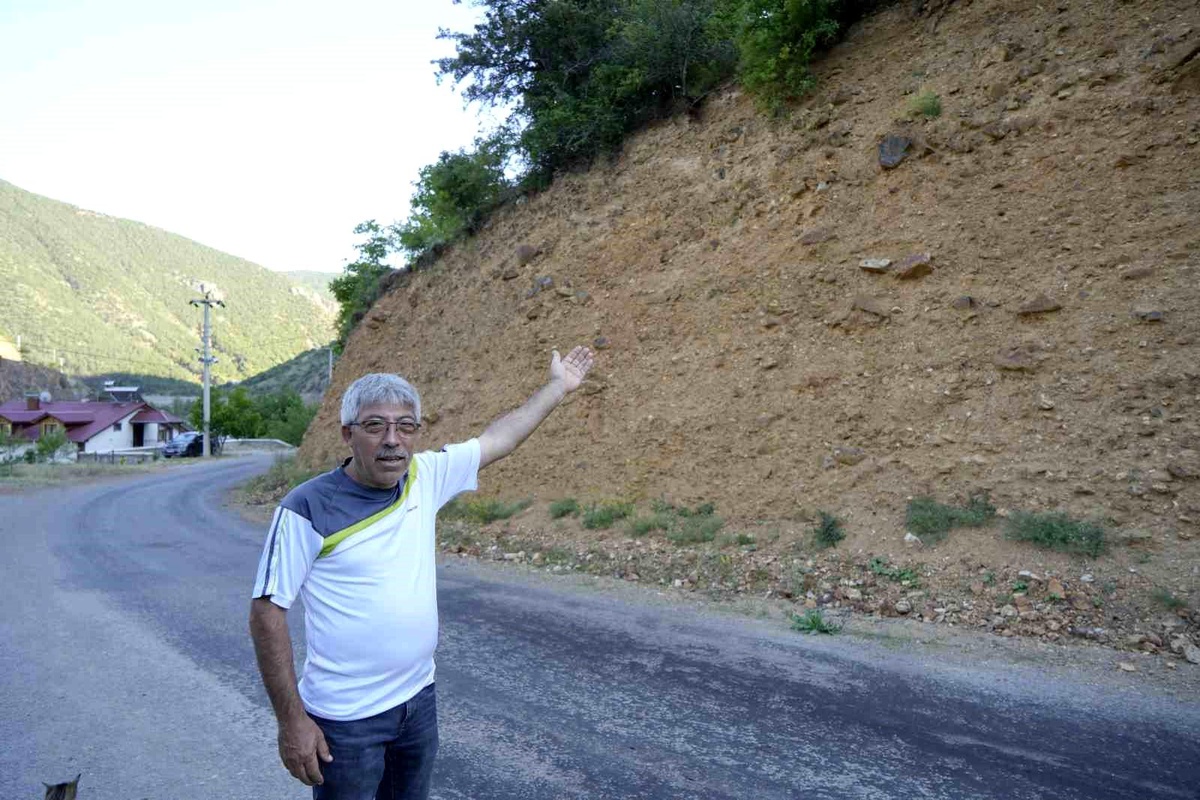 Gümüşhane\'de vatandaşların tapulu arazileri toprak kaymaları nedeniyle her geçen gün küçülüyor
