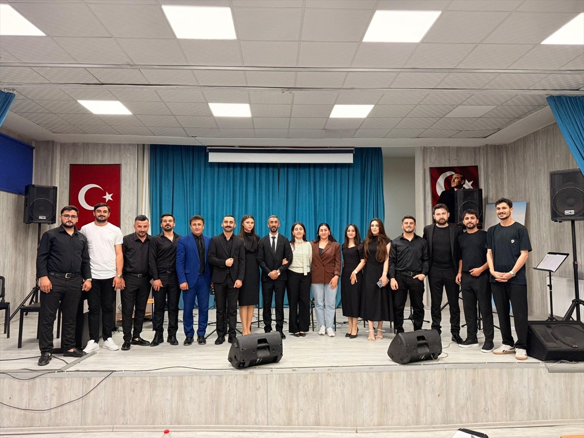 Hakkari\'de Çocuk Korosu Müzik Dinletisi