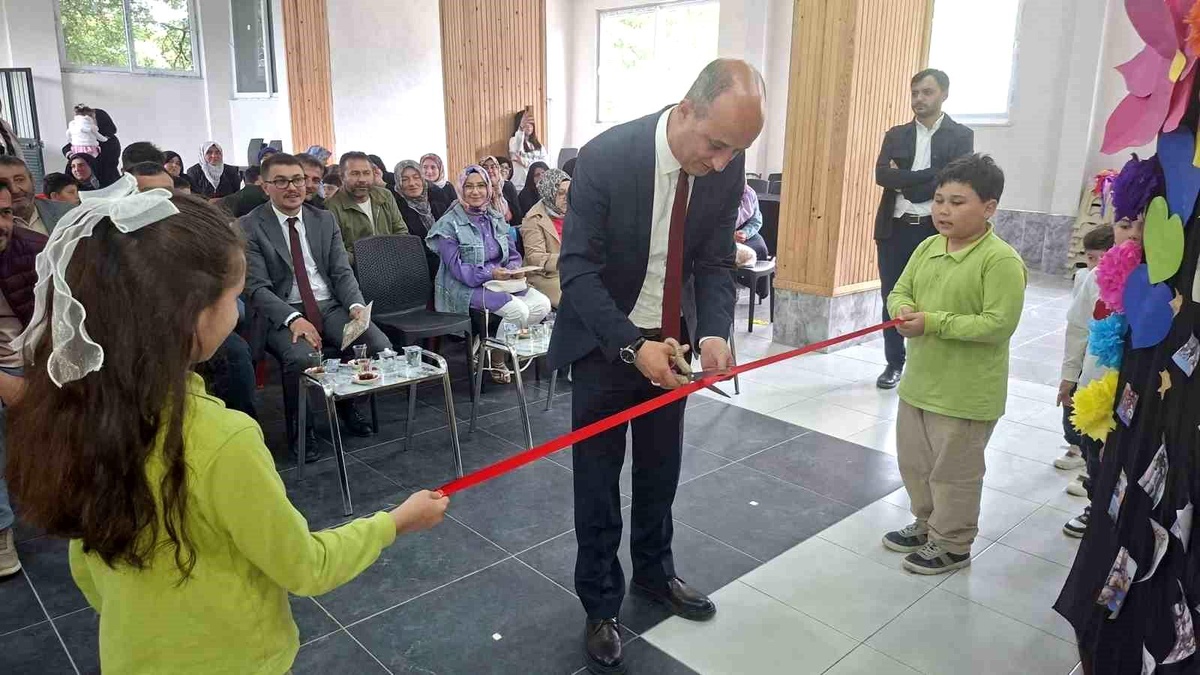 Güldüren İlkokulu\'nda Yıl Sonu Sergisi