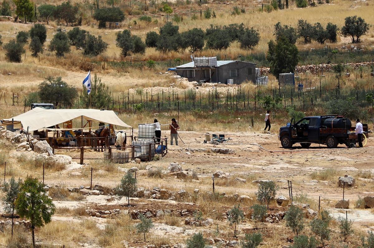 İsrail Askerleri Filistinlilere Saldırdı