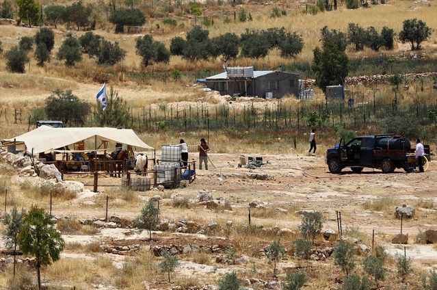 İsrail Askerleri Filistinlilere Saldırdı