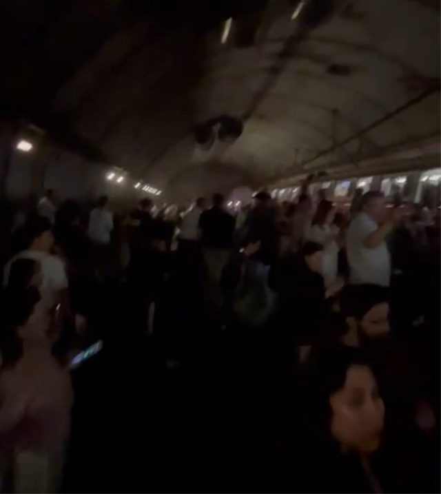 Metro Seferi Raydan Çıktı
