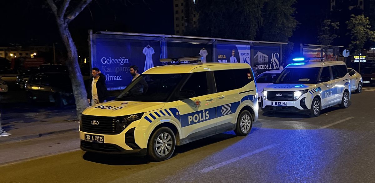 Kayseri\'de Yönetici Bıçakla Yaralandı