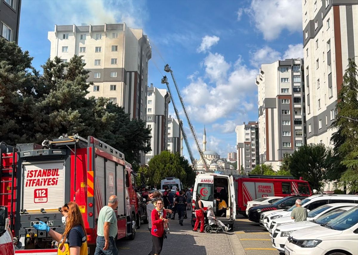 Küçükçekmece\'de Yangın: 10 Yaralı