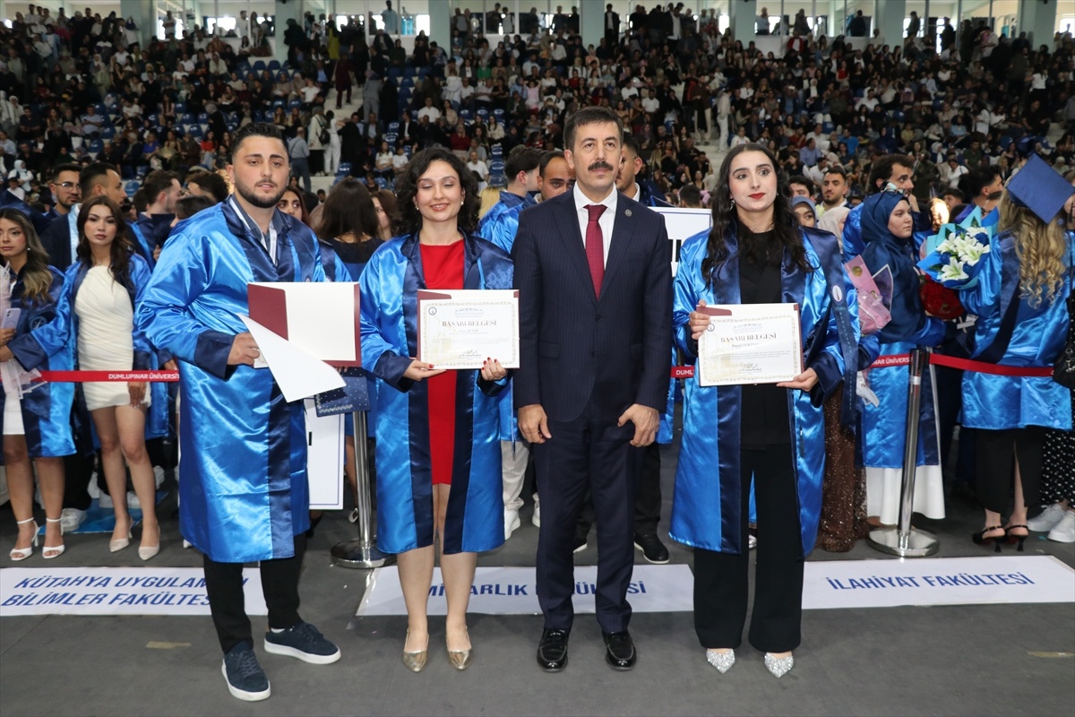 DPÜ Mezuniyet Töreni Coşkuyla Gerçekleşti