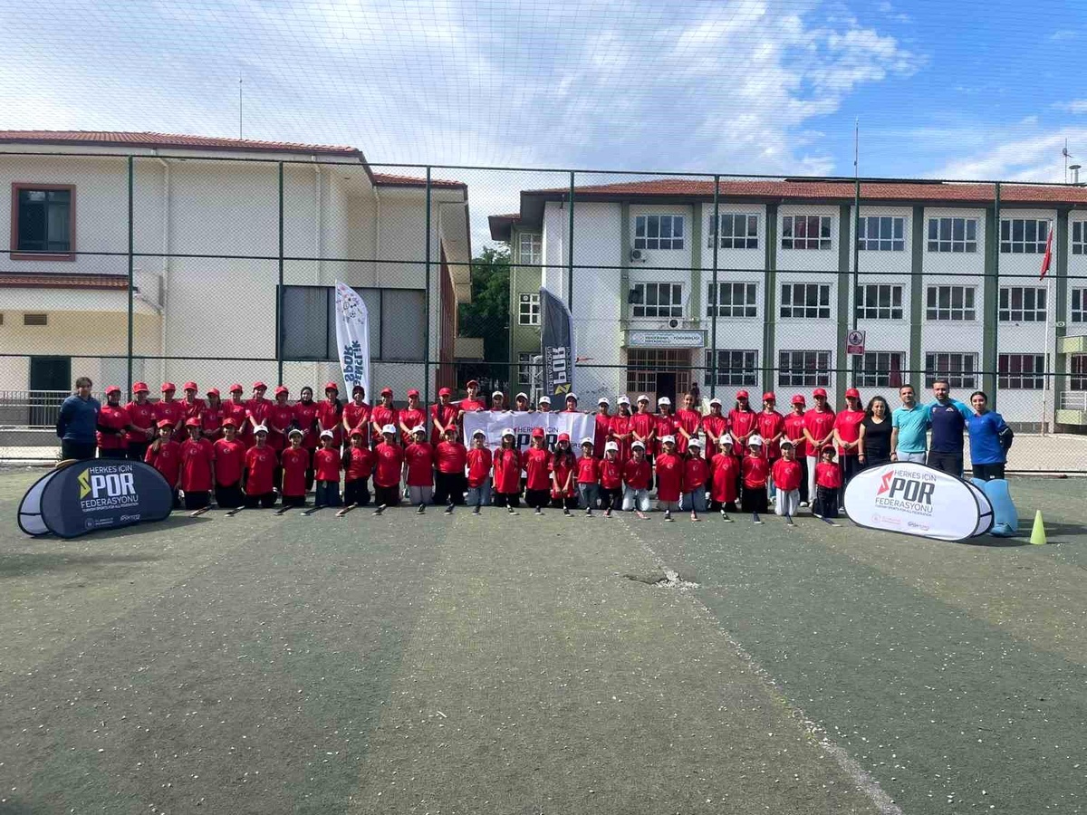 Manisa\'da Gençlik ve Spor Festivali Hokey Etkinliği