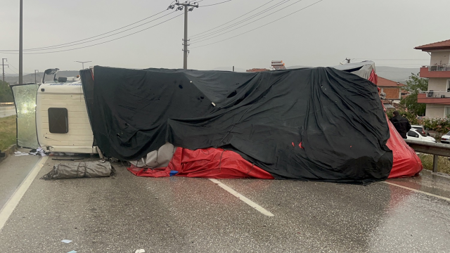 Kula'da zincirleme kaza: 2 ölü, 4 yaralı