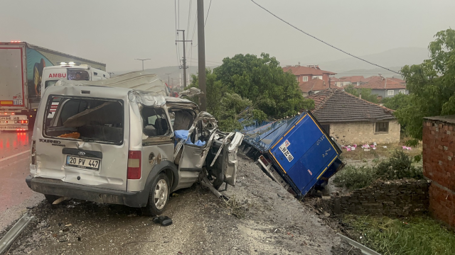 Kula'da zincirleme kaza: 2 ölü, 4 yaralı