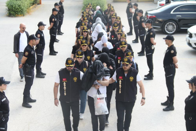 Masaj salonlarında fuhuş yaptırılan 26 kadın kurtarıldı