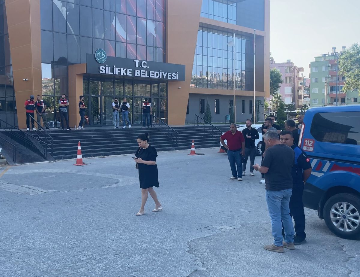 Silifke Belediyesi\'ne Operasyon