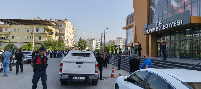 Mersin'de Silifke Belediyesi'ne operasyon! Belediye başkanı dahil çok sayıda gözaltı var