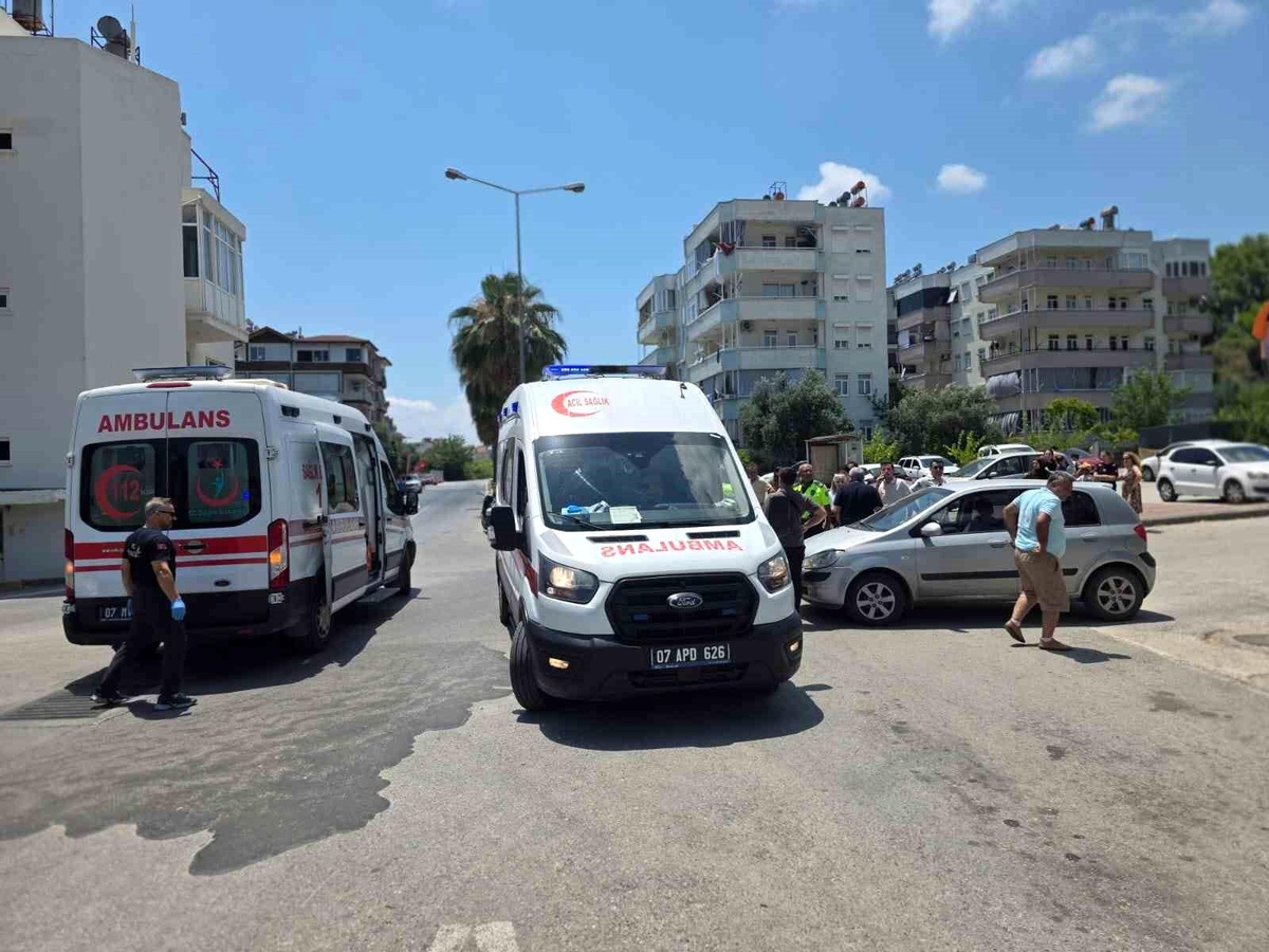Manavgat\'ta Motosiklet-Otomobil Kazası