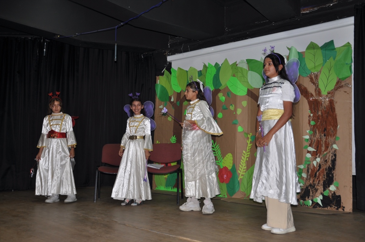 Ödemiş\'te öğrenciler Shakespeare oynadı