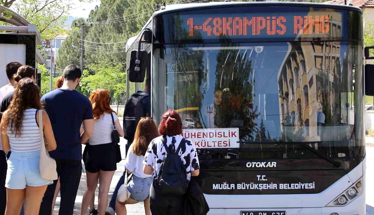 Öğrenciler ve sınav görevlilerine ücretsiz ulaşım desteği