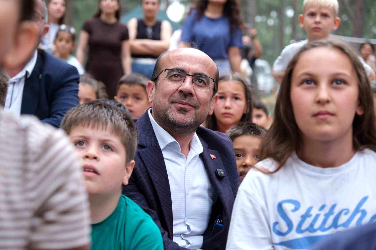 Orhaneli'de yıl sonu sergisi ve çocuk şenliği renkli görüntülere sahne oldu