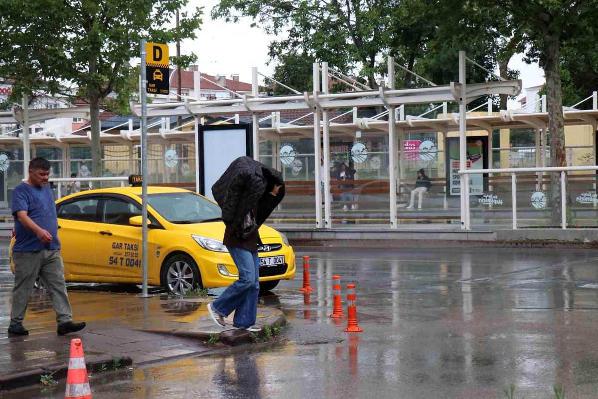 Sakarya\'da Sağanak Yağmur Hayatı Olumsuz Etkiledi