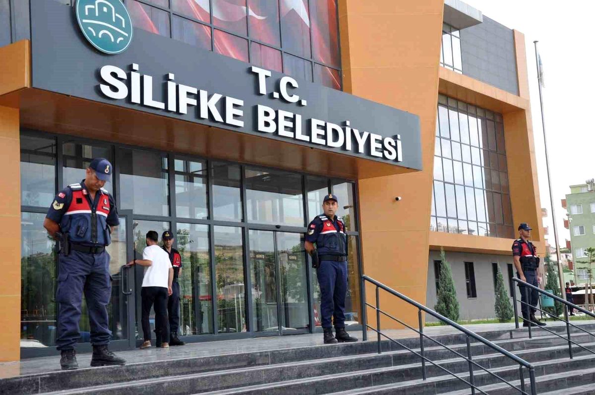 Silifke Belediyesine yolsuzluk operasyonu: Başkan Mustafa Turgut dahil 18 kişi gözaltında