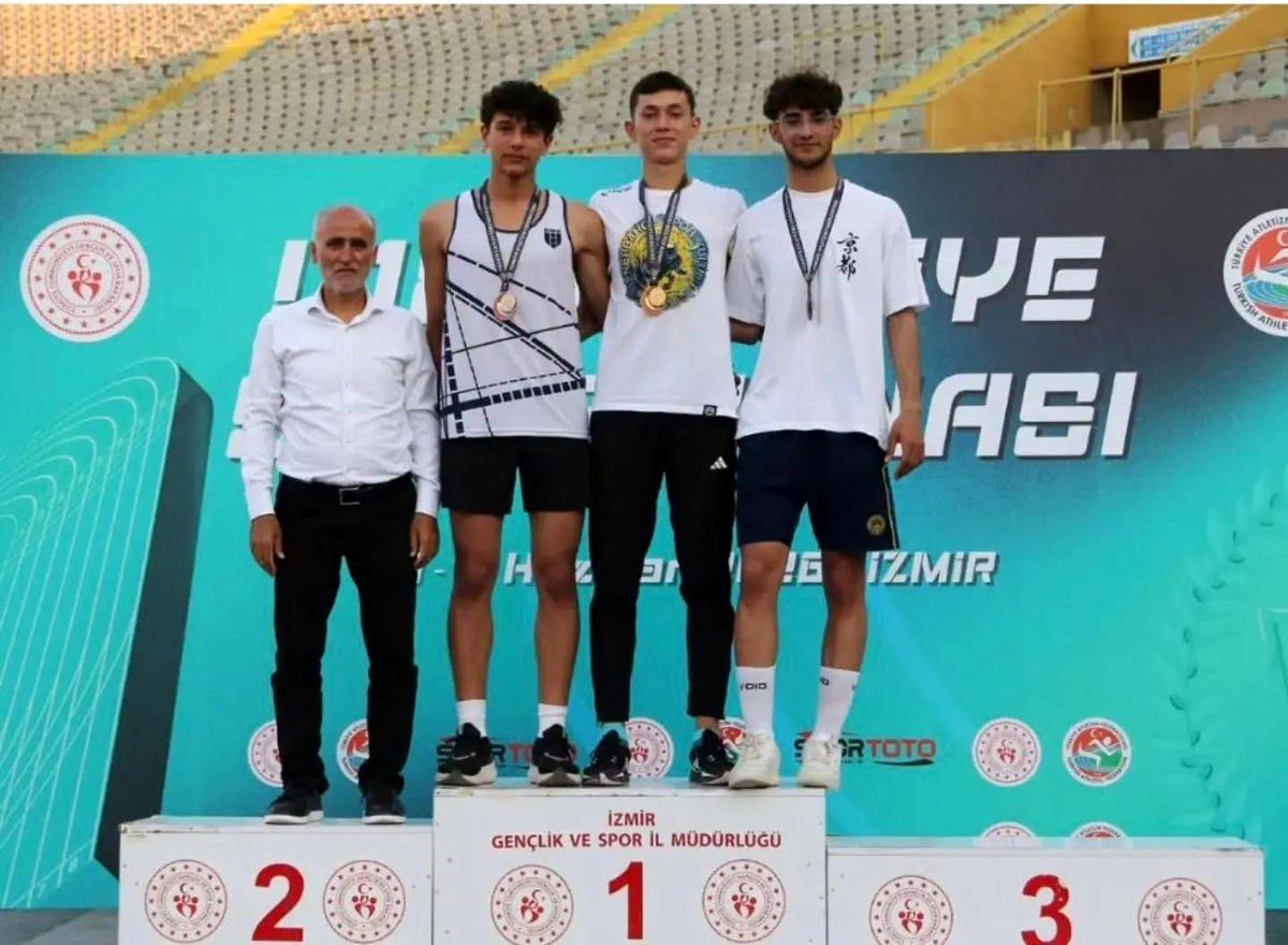 Sivaslı Sporcular U18 Şampiyonası\'nda Çifte Madalya Kazandı