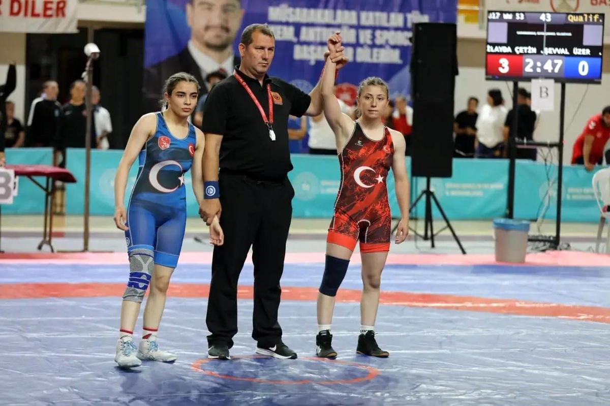 Yıldızlar Güreş Şampiyonası Sivas'ta Başladı