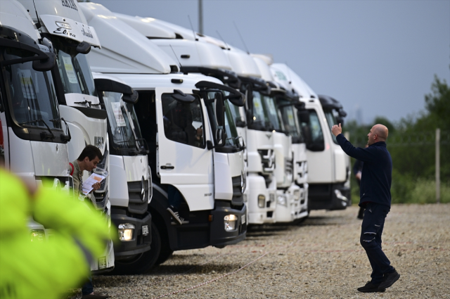 YKS soru kitapçıkları yüksek güvenlikle sınav merkezlerine gönderildi
