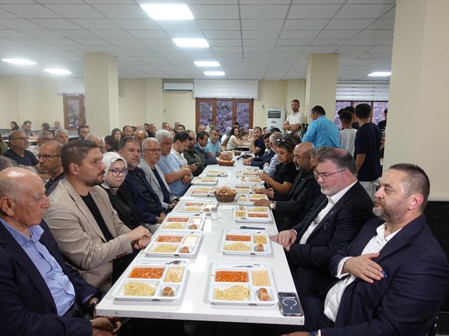 AK Parti İzmir İl Başkanı Cemevi’nde Muharrem Programında