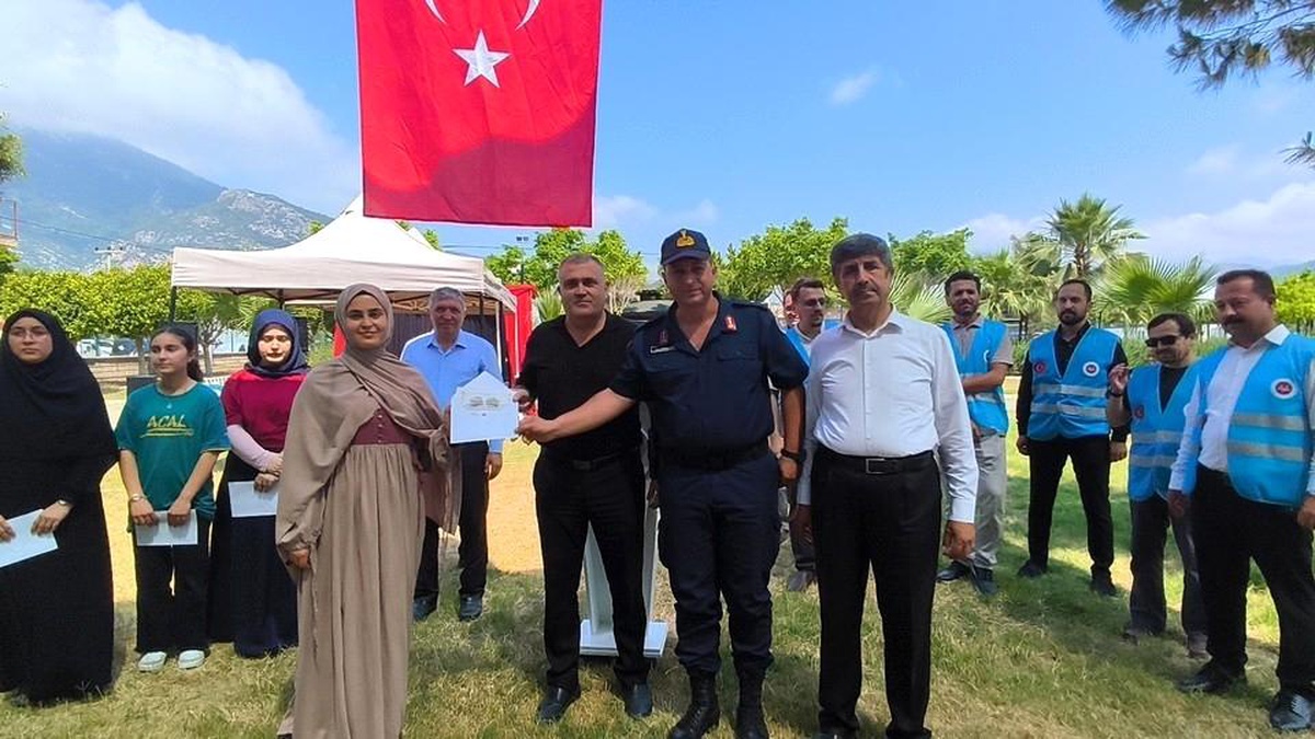 Anamur\'da Gençlik Bilgi Yarışması Ödülleri Verildi